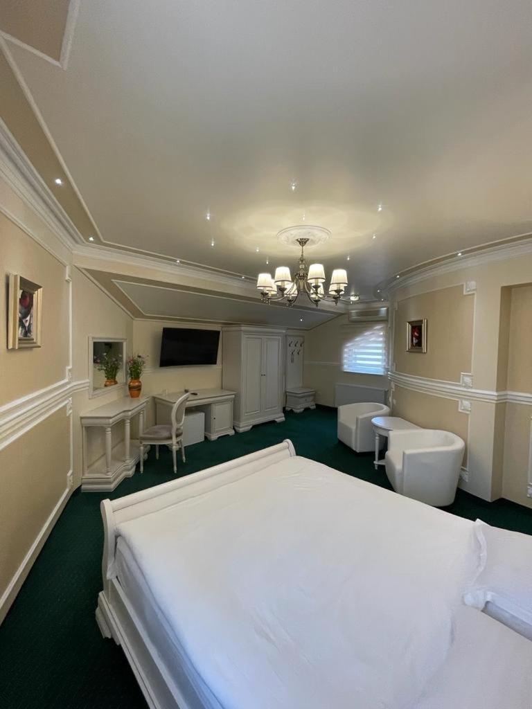Hotel Parc Tecuci Экстерьер фото