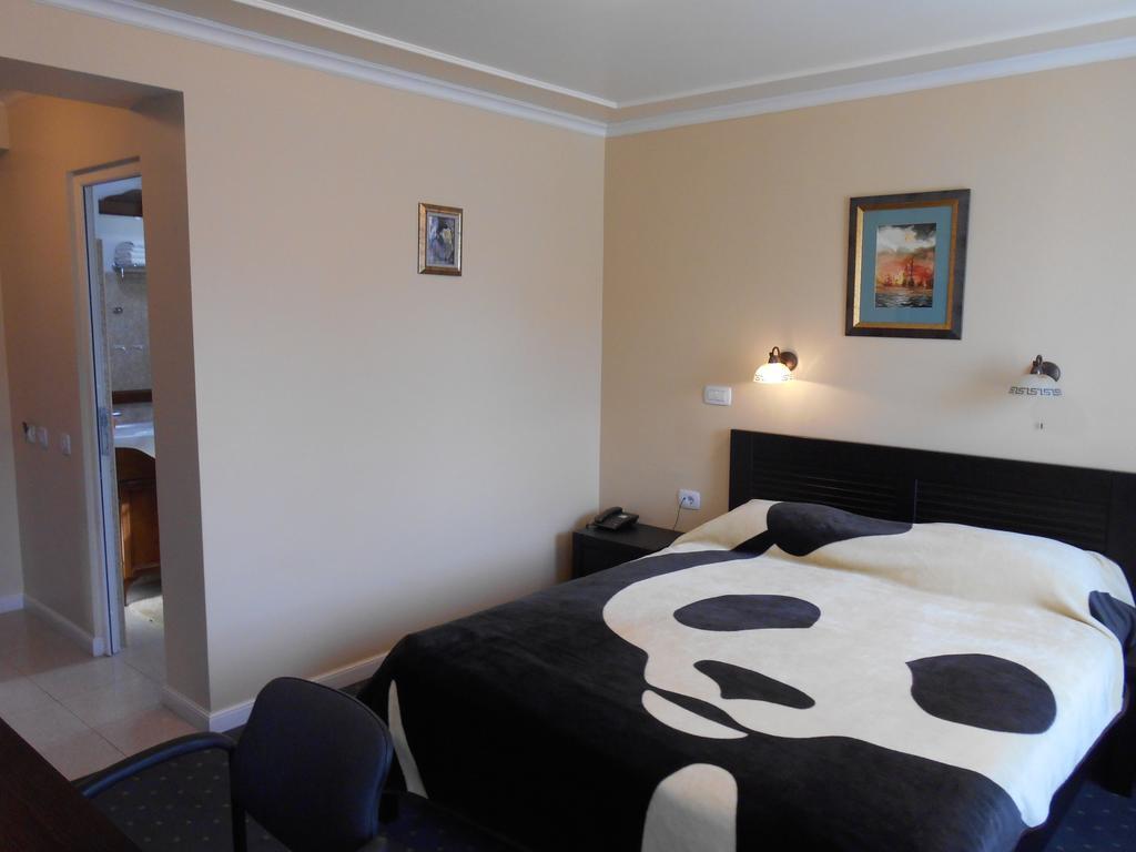 Hotel Parc Tecuci Экстерьер фото